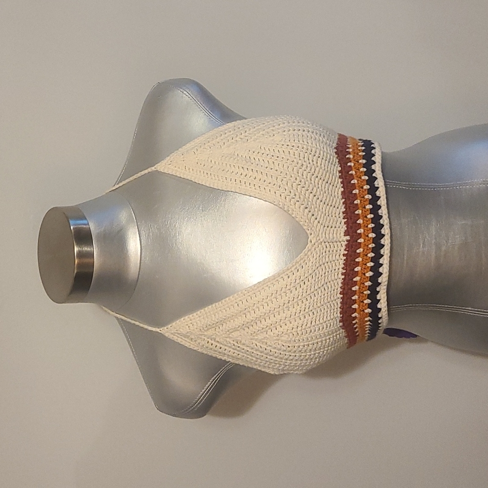 Super cute vintage inspired crochet top from forever 21.Wood beads at end ties.